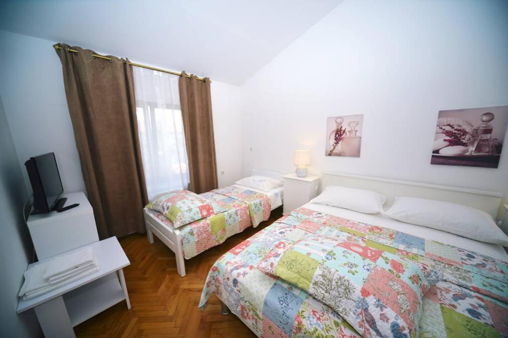 Apartments And Rooms Lago Rupa Exterior foto