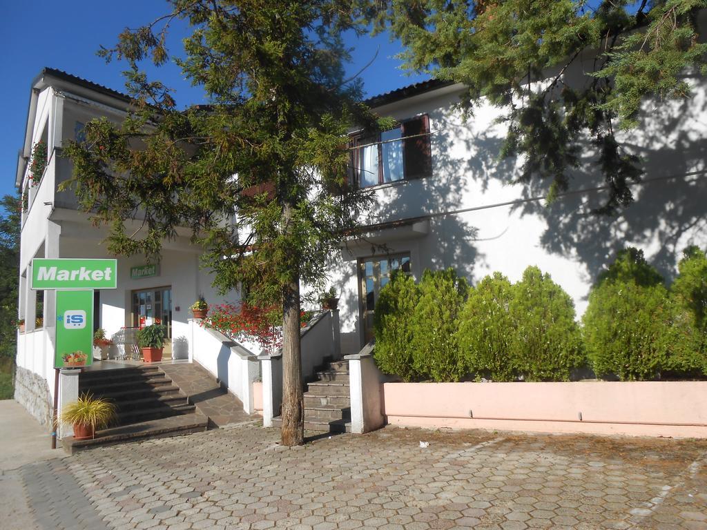 Apartments And Rooms Lago Rupa Exterior foto